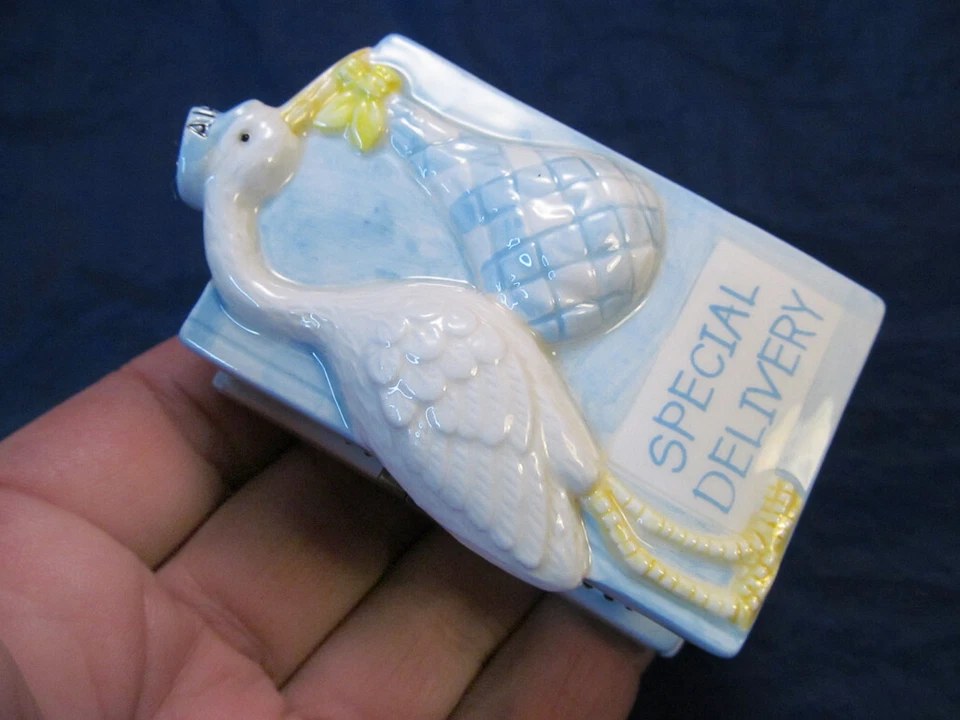 *NOVA TORTA DE LAMA ENTREGA ESPECIAL BEBÊ MENINO PORCELANA AZUL CAIXA ARTICULADA NA CAIXA DO CHAPÉU - Imagem 3 de 4