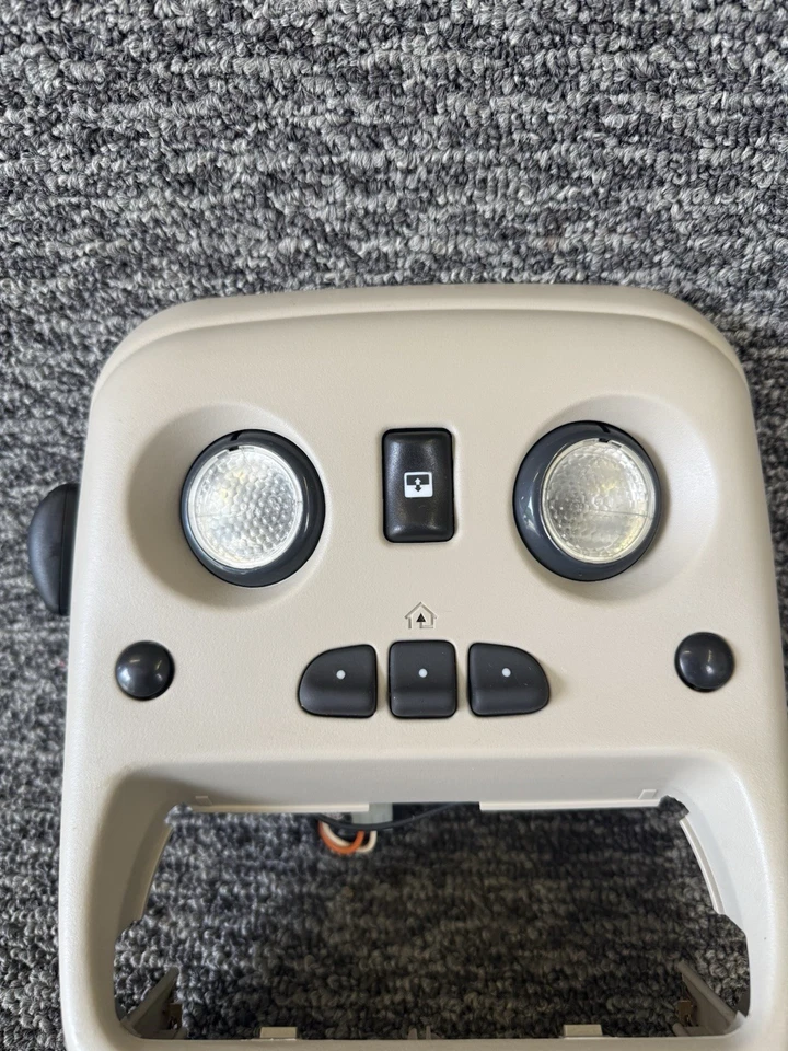 GMC Yukon Denali 2003-2006 luz domo superior trasera con bisel 15112020 15090162 Foto 3 de 4