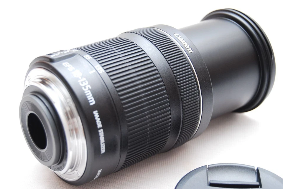 "Lente zoom estándar Canon EF-S18-135 mm F3,5-5,6 IS STM" en excelente estado Foto 2 de 4