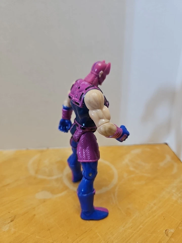 Винтажная экшн-фигурка 1995 Marvel Toy Biz Iron Man Hawkeye - Изображение 4 из 4