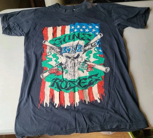 Guns N' Roses Metallica Stadium Tour T Shirt Si 1990s vintage concert t-shirt, vintage, single stitch, B+ condition