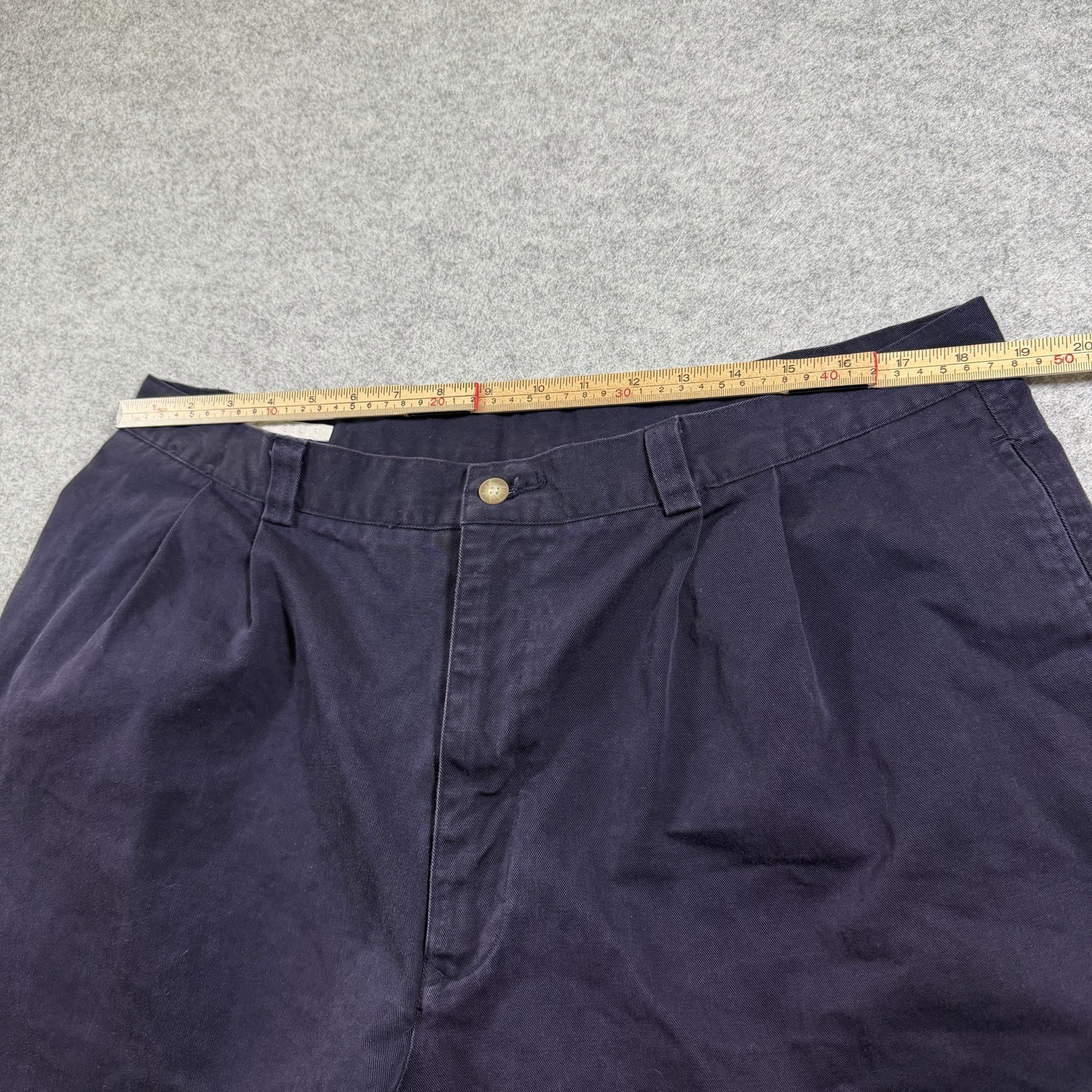 Vintage Perry Ellis 90s Faded Shorts Navy Chinos Pleated Men’s 40 Preppy Style thumbnail 4
