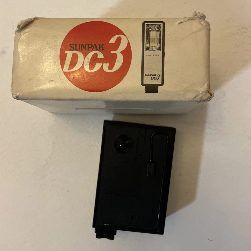 Camera flash. Sunpak DC3 Shoes Mount Flash In Original Box. Vintage - Image 3 of 4