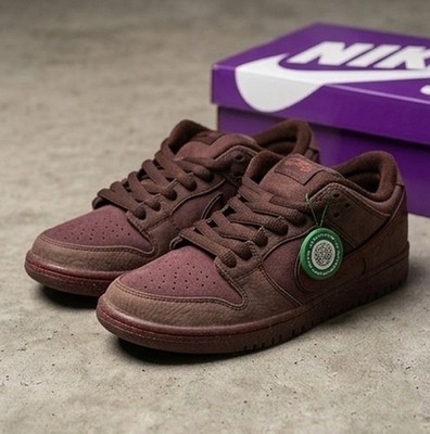 Nike SB Dunk Low Burgundy Crush