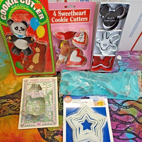 18 Vintage Cookie Cutters Mickey Mouse Disney Christmas Valentines Day Bear USA - Picture 9 of 12