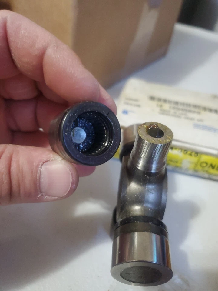 EJE DE TRANSMISIÓN CHEVROLET CORVETTE 1980-82 SEMIEJE JUNTA UNIVERSAL GM 12545726 NUEVO EN STOCK Foto 3 de 3