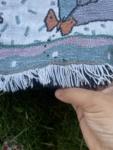 Manta clásica de tapiz tejida Winnie The Pooh And Friends flecos EE. UU. - Imagen 3 de 7