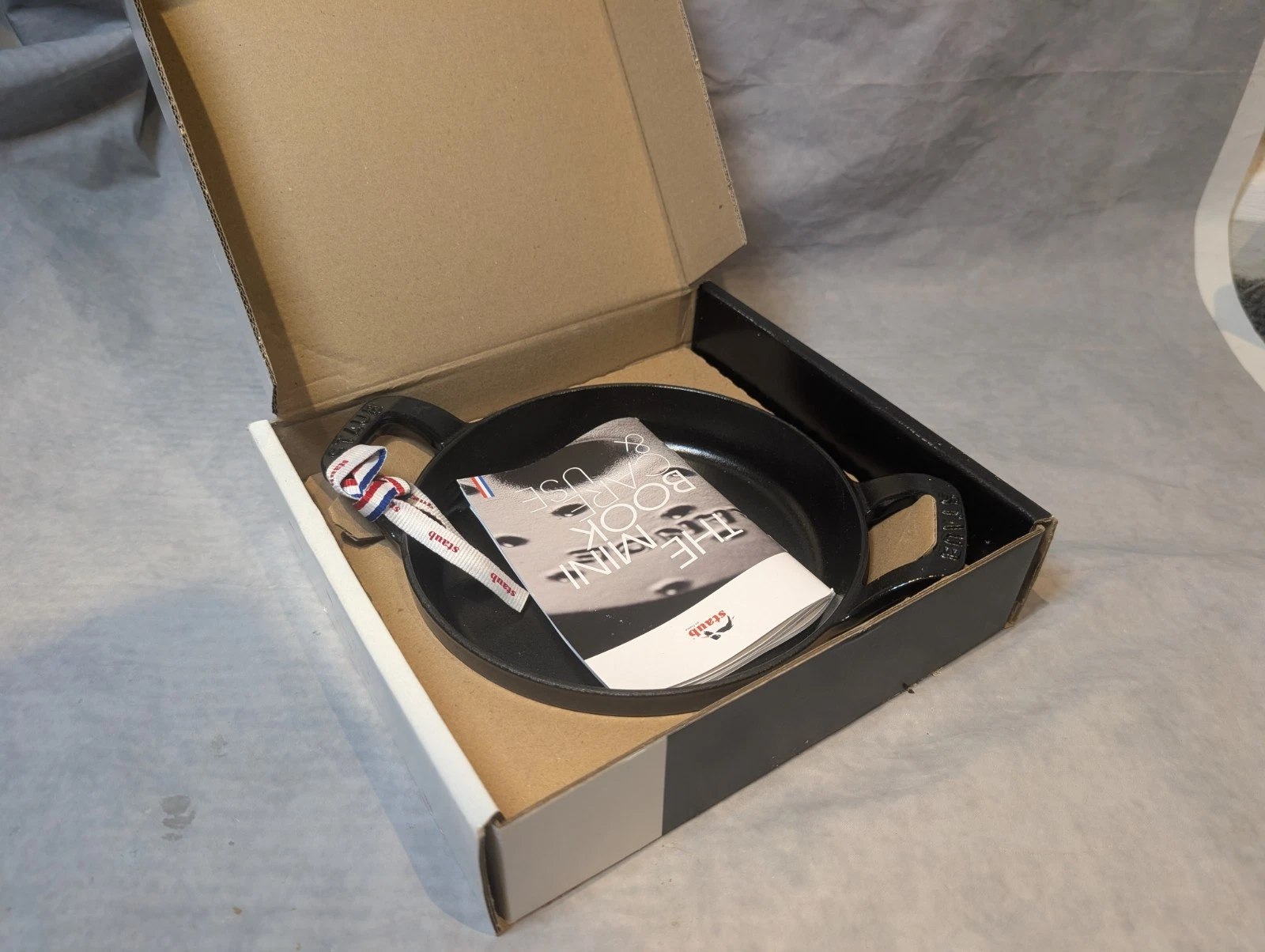 STAUB Cast Iron Double Handle Fry Pan 20 Cm Black New In Box