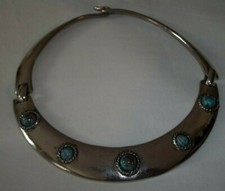 Neat Retro Vintage Silver Tone Choker Collar Necklace Plastic Turquoise Stones