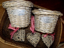 2 Mon Jardin Blumengeflecht gefütterte Körbe & 3 hängende Weidenherzen