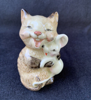 Beswick ''Laughing Cat and Mouse''  Porcelain Figurine # 2100 w/ sticker