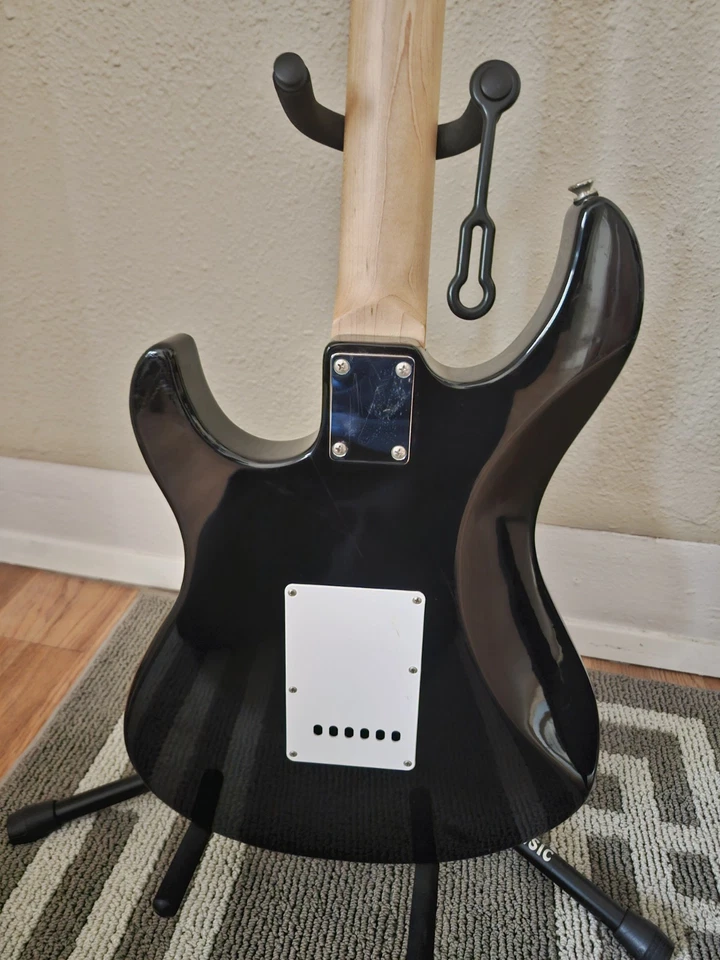 Guitarra Eléctrica Yamaha Pacifica Stratocaster PAC012 HSS Negra Principiantes Foto 3 de 4