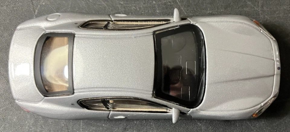 Maserati GranTurismo Diecast Silver Burago escala 1/43 - LIMPIO CASI NUEVO Foto 2 de 4