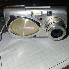 OLYMPUS STYLUS 400 DIGITAL CAMERA WORKS GREAT BATTERY CHARGES W/SD CARD SILVER