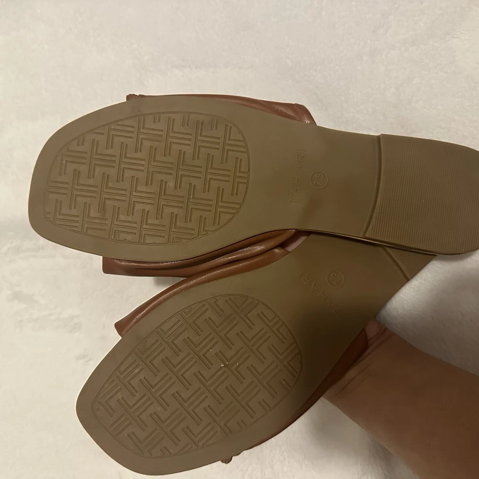 Sandalias Tahari marrón toboganes Foto 3 de 4