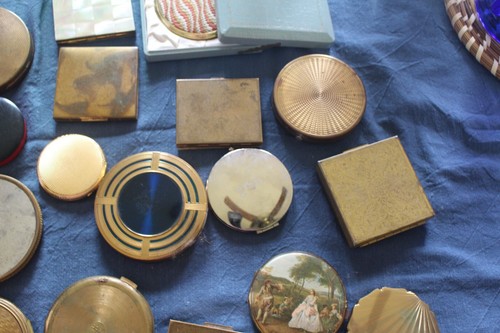 Lot of 37 Vintage Compacts - Picture 10 of 24