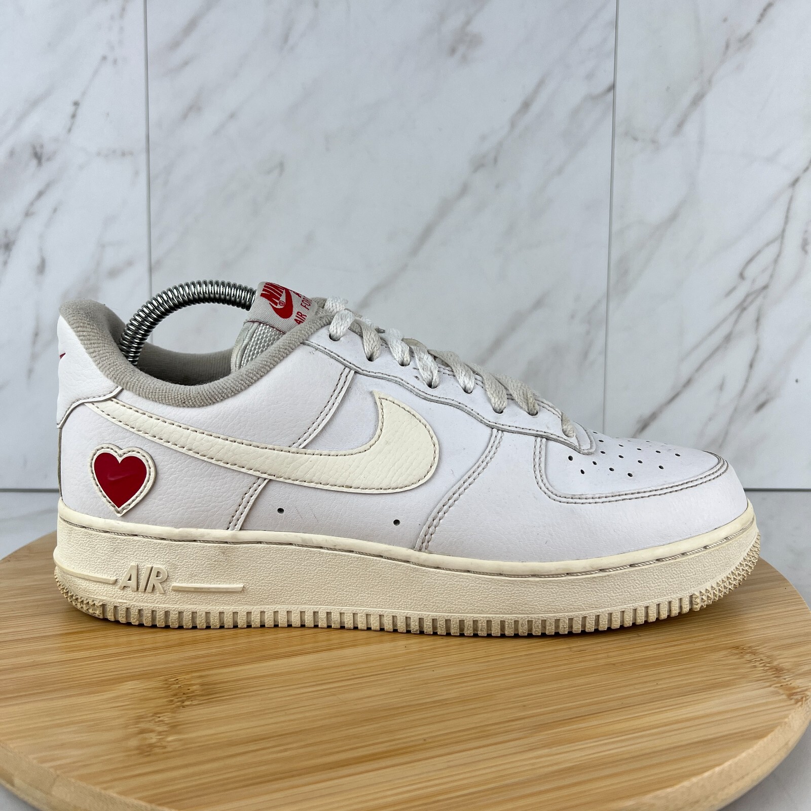 Nike Air Force 1 Low Valentines Day Men Size 8 White Athletic Sneaker DD7177-100