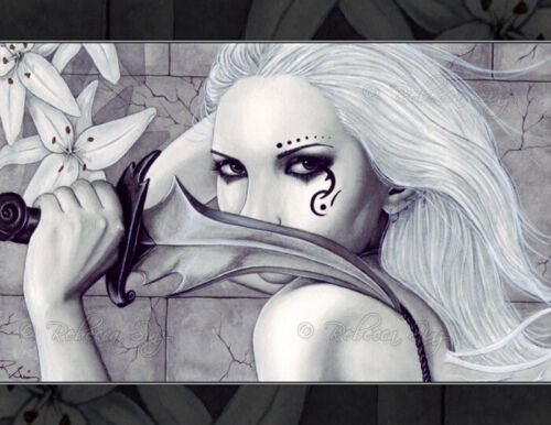 Fantasy Art PRINT Fee Gothic Messer Assassine Lilien weiß blasses Haar schwarze Fae - Bild 3 von 4
