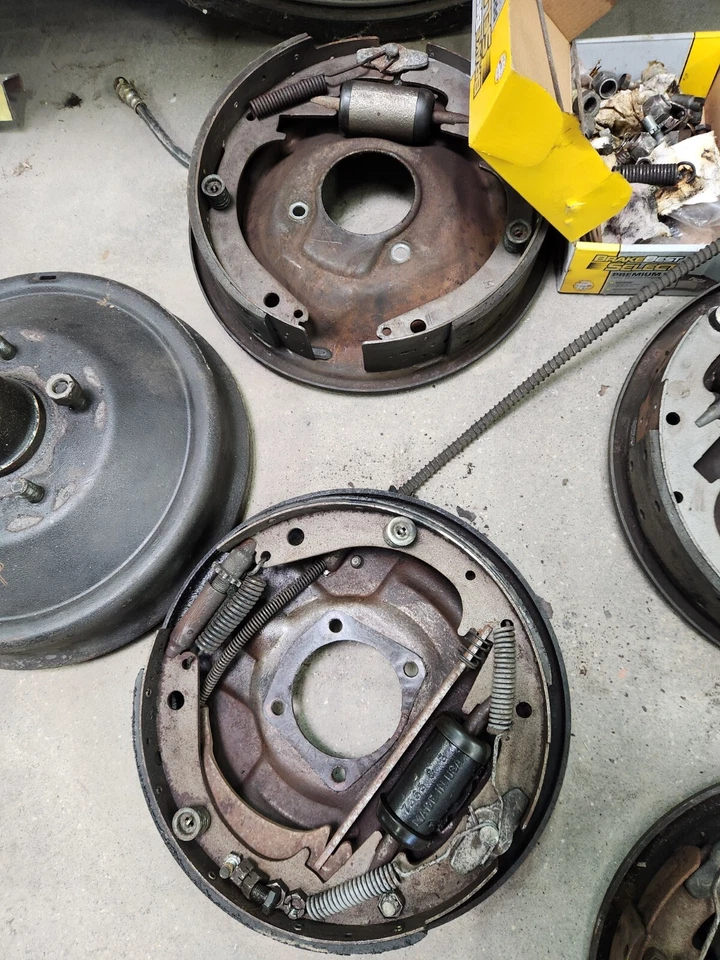 Pontiac 1958 frenos tambores delanteros y traseros placas de respaldo cilindros de rueda Bonneville Foto 2 de 4