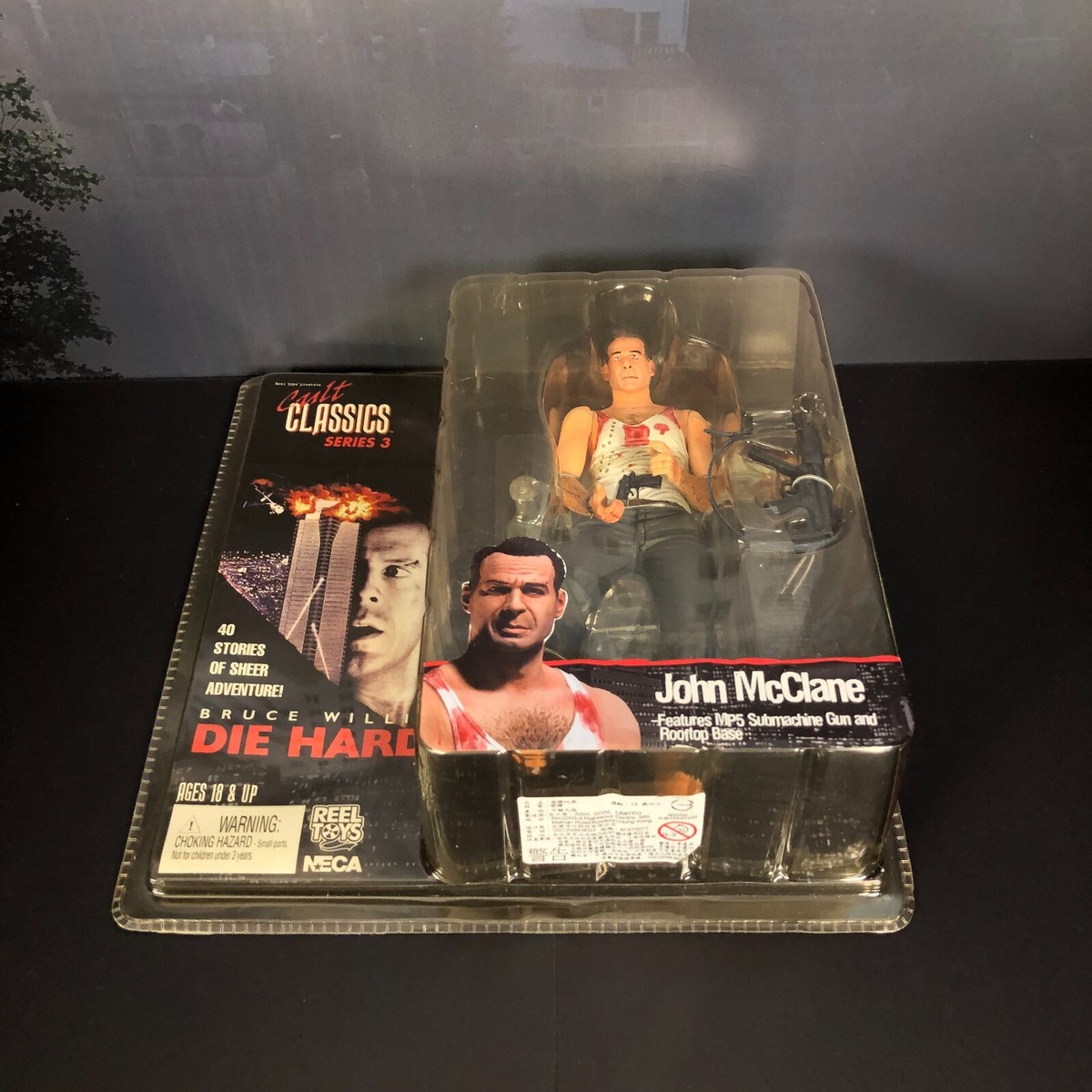NECA - DIE HARD JOHN McCLANE ( CULT CLASSICS 3 ) 7
