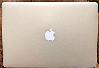 Apple MacBook Pro 15 - Batt. Neu - Retina-Mid 2015 i7-2,2 GHz-16GB RAM-256GBSED