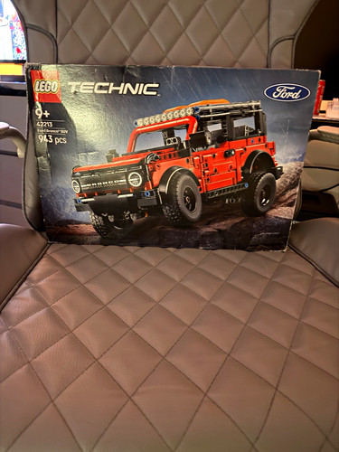 LEGO Technic 42213 Ford Bronco SUV Set 943pcs Boxed Plastic Ford Ages 9+
