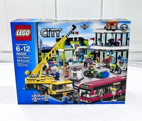 LEGO CITY TOWN SQUARE 60026 8 MINIFIGURES 914 PIECES FACTORY SEALED NEW RETIRED