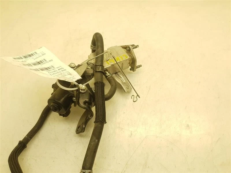 Toyota Prius C 2013 dos 1,5 L tracción delantera con válvula EGR  Foto 3 de 4