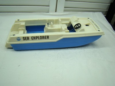 vintage 1976 Fisher Price Sea Explorer collectable toy boat fishing vessel ski