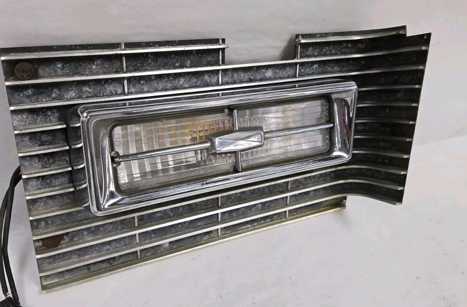 Cadillac Deville Fleetwood Calais Lt 1968 parrilla delantera extensión señal de giro fabricante de equipos originales Foto 2 de 4