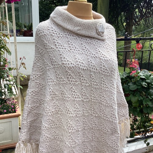 knitted poncho women Absolutely Gorgeous On Beautiful Condition xL - Picture 23 of 24