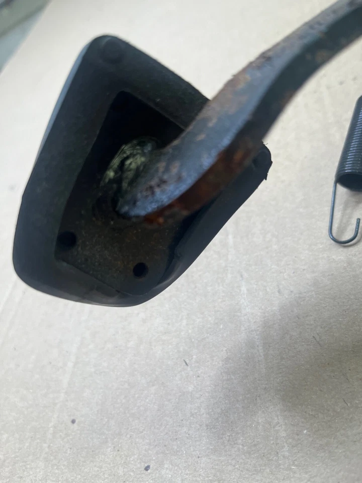 Педаль сцепления в сборе 1994-1997 Toyota Celica ST/Base (МЕХАНИЧЕСКАЯ КОРОБКА ПЕРЕДАЧ) - Изображение 2 из 2