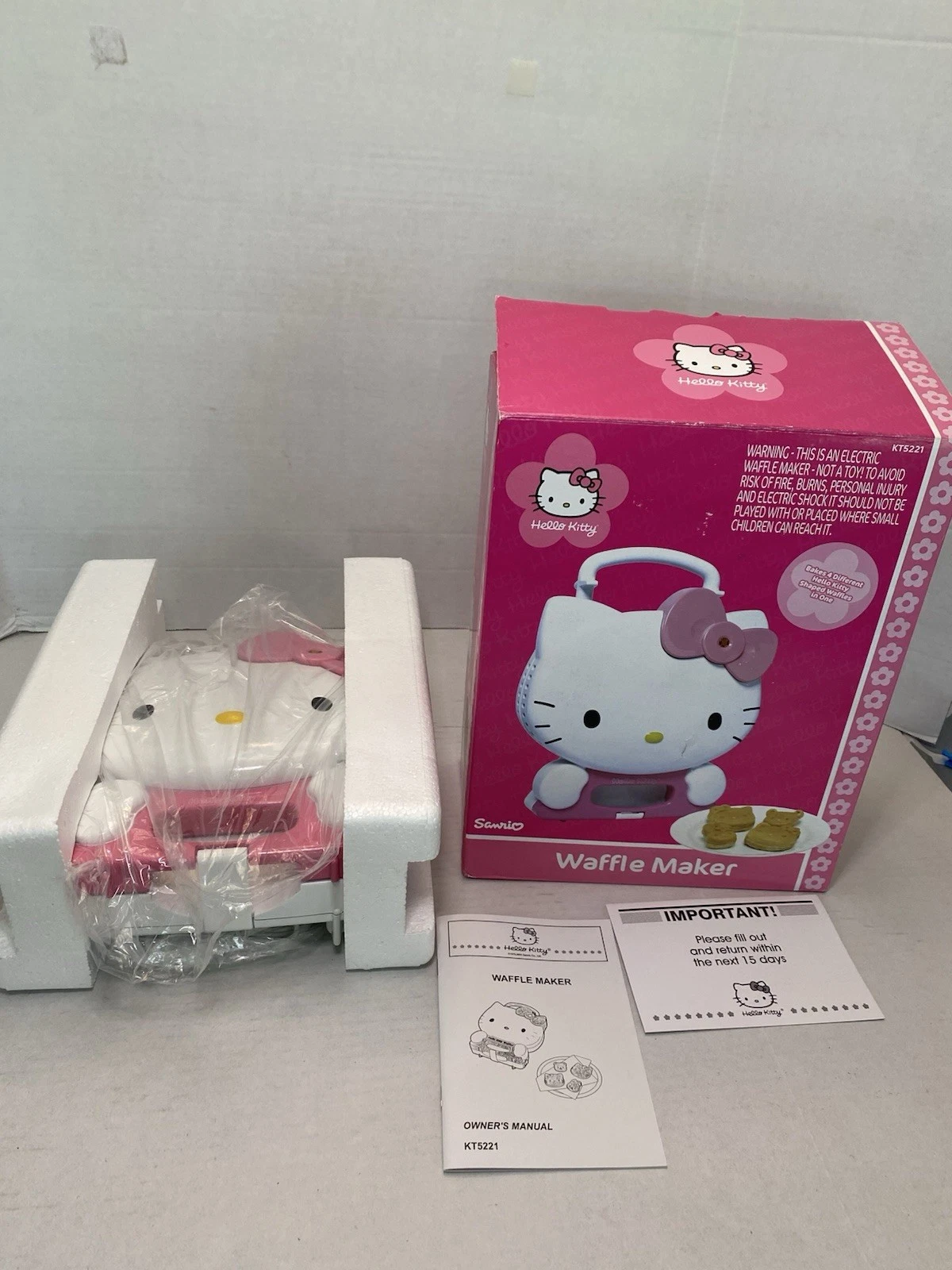 Hello Kitty Waffle Maker KT5221 Sanrio New 2006
Opens in a new window or tab
