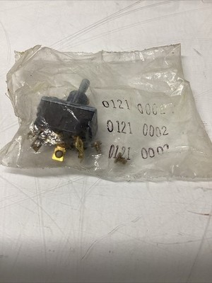 MCGILL TOGGLE SWITCH 0121-0002, S-639