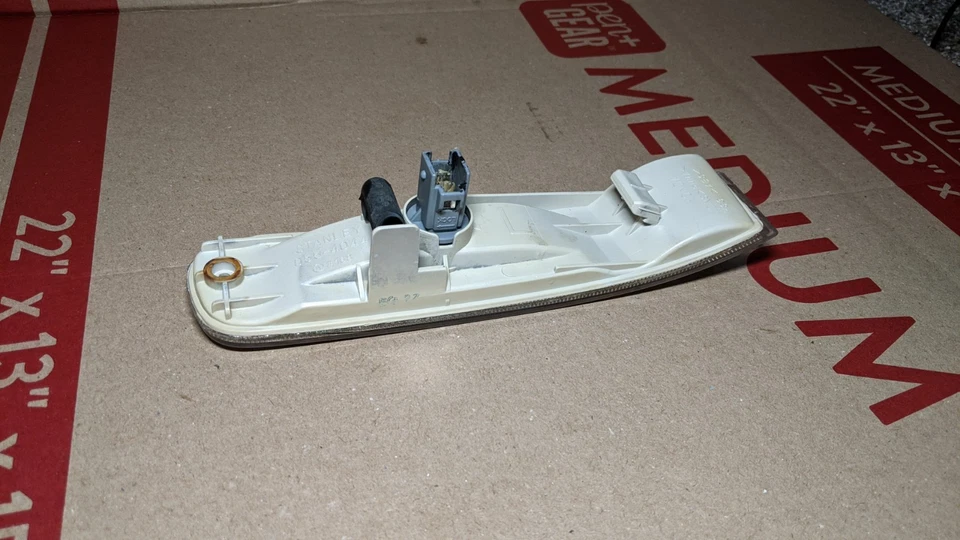 HONDA PRELUDE S Driver Left Corner Park Light Park Lamp Turn Signal 1994 1995 96 - Image 4 of 4