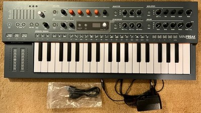 Arturia MiniFreak 37-Tasten Synthesizer MIDI/USB mit Netzteil OVP