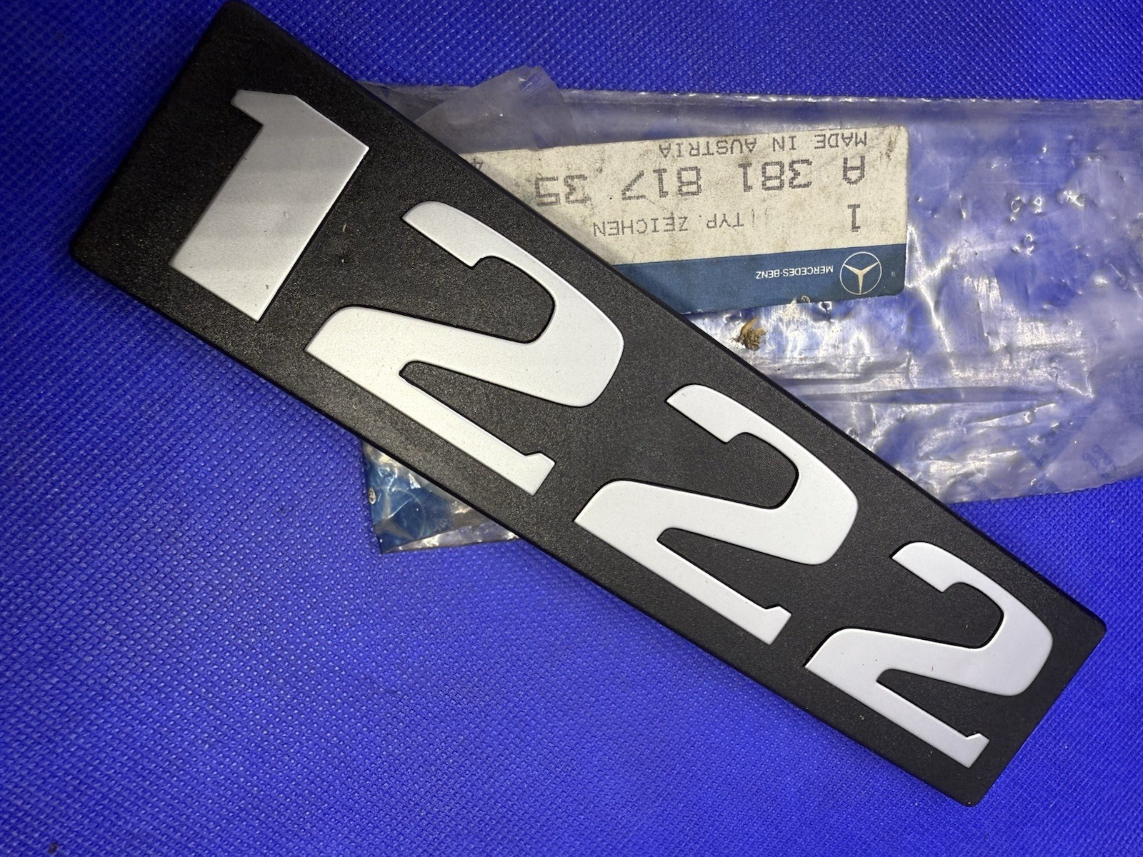 Monogramme Mercedes Original A3818173515 pour calandre de voiture