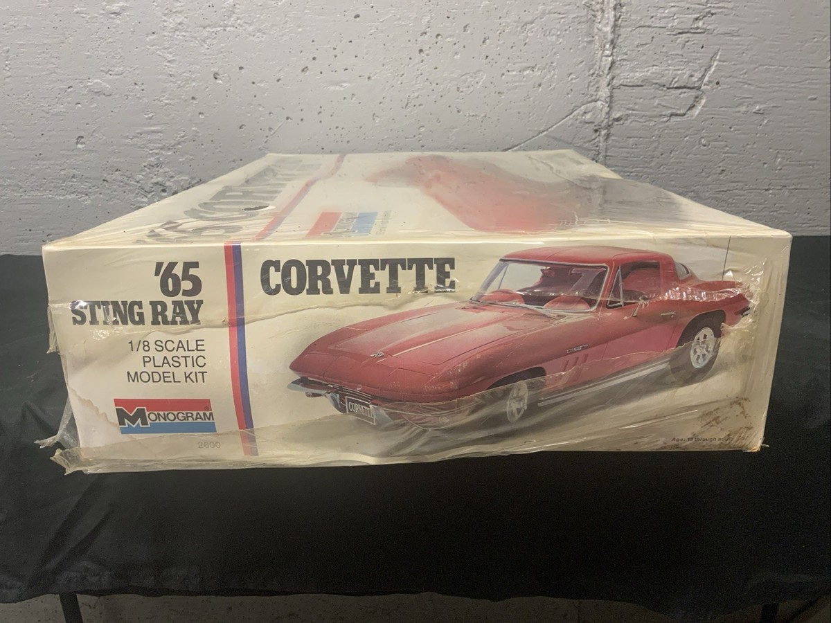 Vintage 1:8 Scale Monogram Corvette '65 Sting Ray Vintage Model