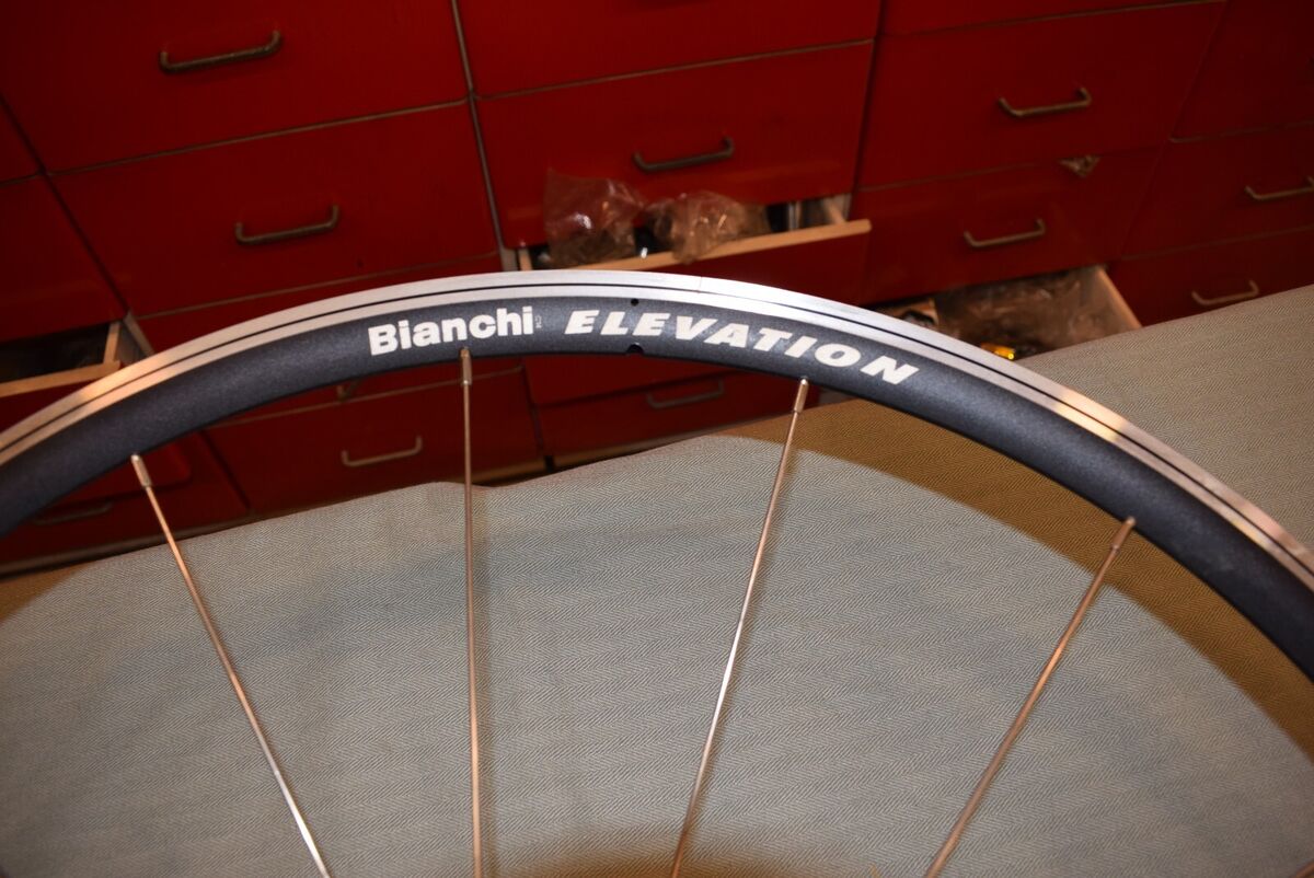 Bianchi Front road wheel 700C 622x13 18 hole 820 grams Bianchi Front road wheel 700C 622x13 18 hole 820 grams