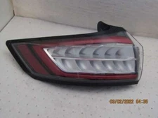 15-18 EDGE Driver Taillight Quarter Panel ID FT4B13405AL *LENS CORNER GLUED*