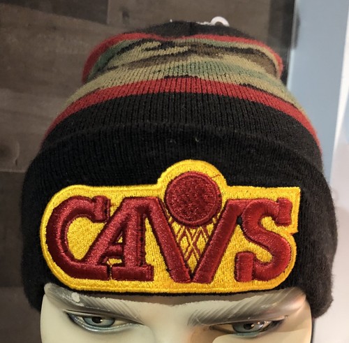 New Era Cavs Beanie In Camo One Size 