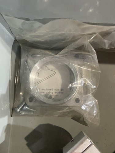 THOMAS & BETTS 200A Meter Socket 600 V Single Phase URS1394-HPK1 3R enclosure - Picture 4 of 12