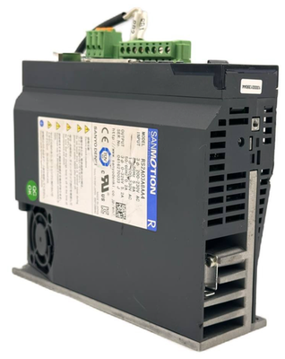 SANYO DENKI QS1B15AY0XX0ZP00 サーボアンプ 1PCS New Sanyo Denki