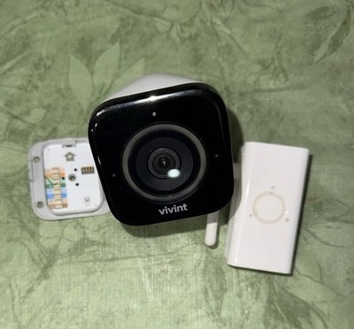 Vivint Outdoor Camera Pro Gen 2 Vs-odc350-wht WiFi Camera + 64GB Micro Sd