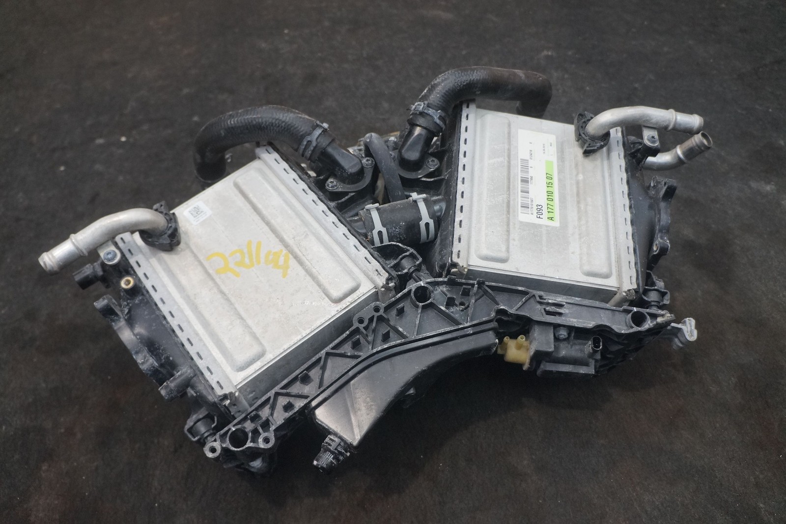Intercooler Charge Air Cooler Set 1770901214 1770902501 Aston Martin Db11 2020