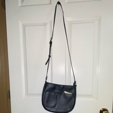 Steve Madden Black Shoulder Bag Logo Plate Zip Closure Inner Pockets