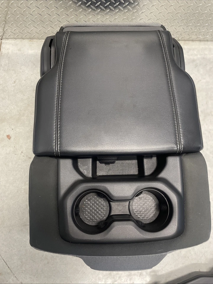 RAM 1500 2019-26 quinta cabina doble tela centro delantera asiento reposabrazos almacenamiento Foto 3 de 4