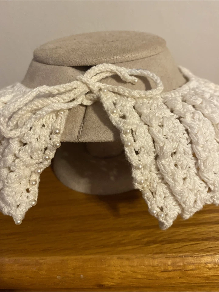 Cuello blanco vintage tejido a mano con perlas de imitación Foto 4 de 4
