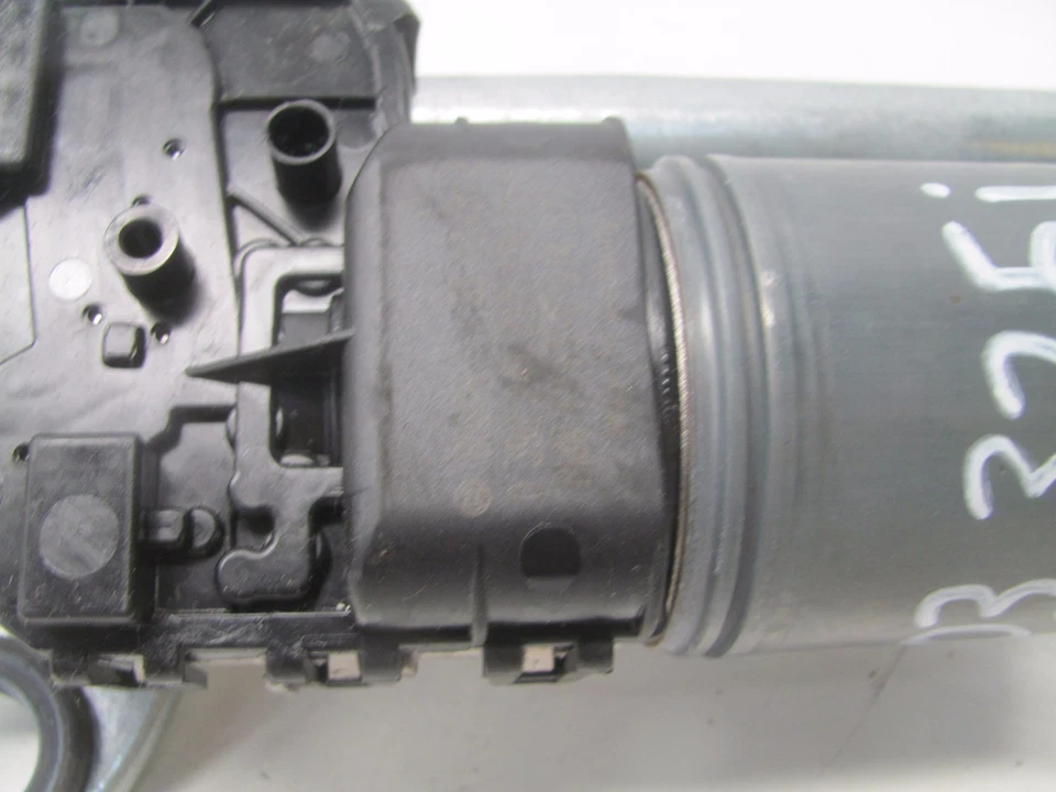 BMW 325i E46 2001-2006 motor limpiaparabrisas delantero con acoplamiento OEM KM60539 Foto 2 de 4
