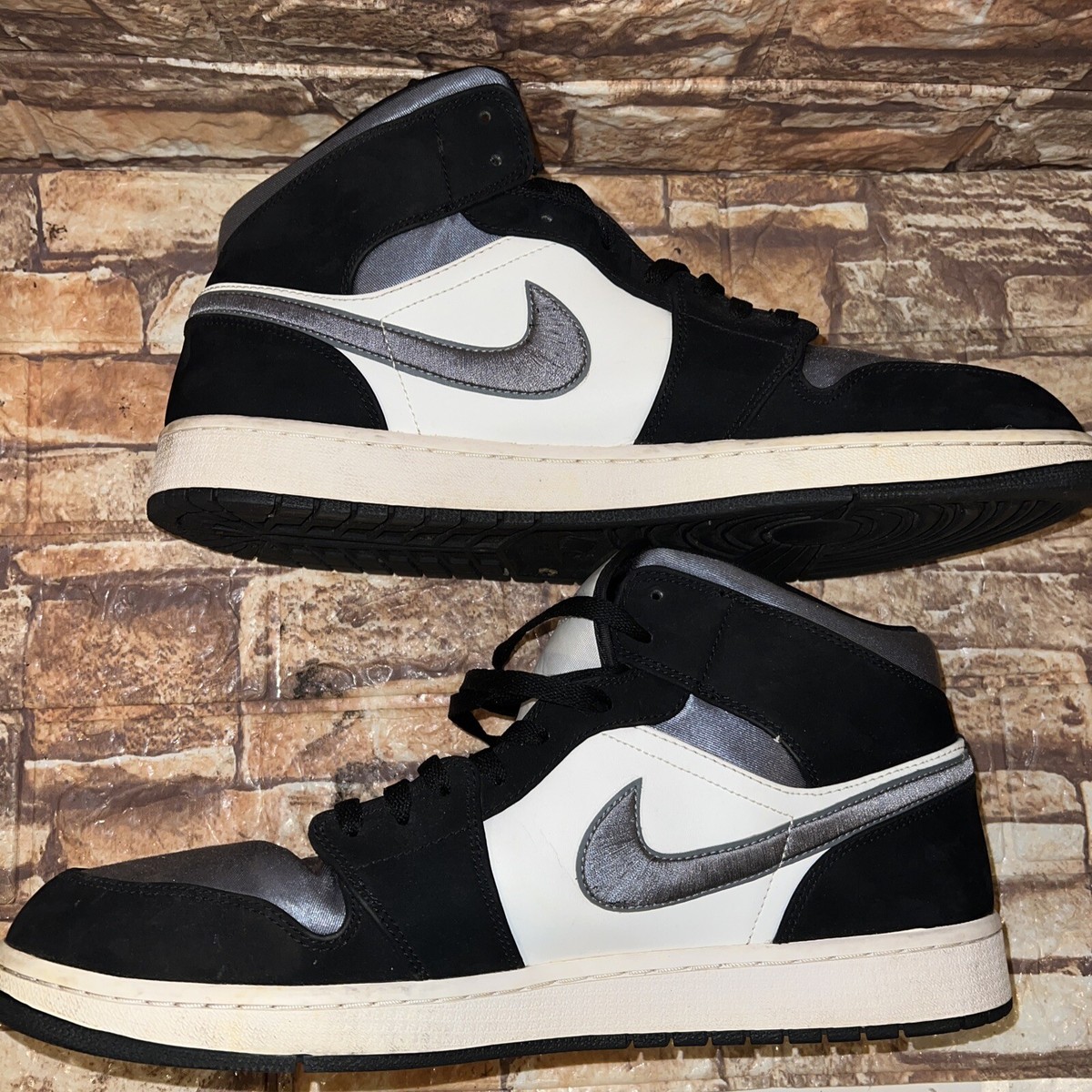 ★ Nike ★ Jordan 1 Mid Satin Grey Toe Air Jordan 1 Mid Satin Grey Toe